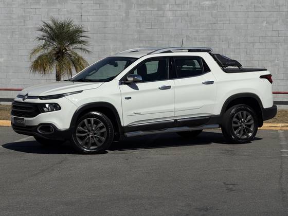 FIAT TORO 2.0 16V TURBO DIESEL RANCH 4WD AT9 FIAT TORO 2.0 16V TURBO DIESEL RANCH 4WD AT9